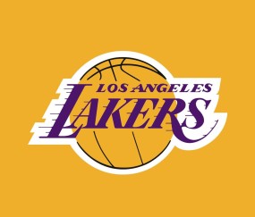 开云体育-当哨声即将响起，C罗逆光而立，C罗的背影，在哨声响起之前